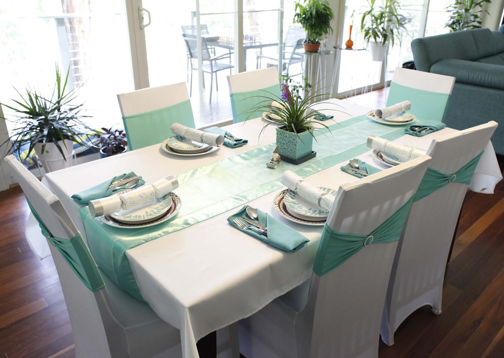 Australian Christmas Table Setting White and Mint Theme