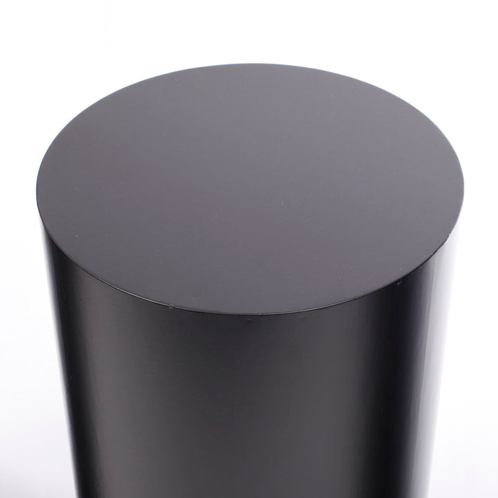 Close up of Round Black Plinth Centrepiece Set (3 pieces)