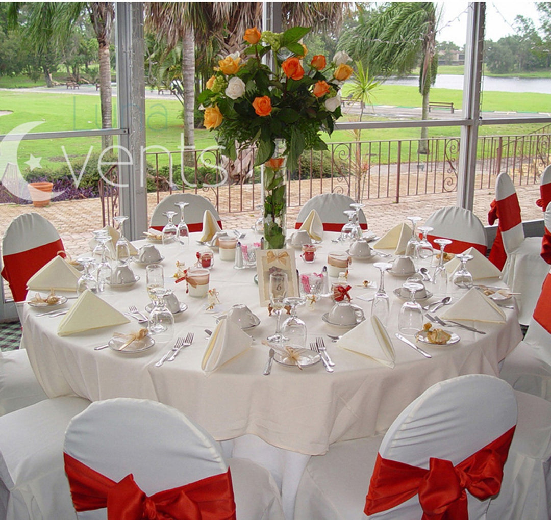 White Round Tablecloth (300cm) in setting